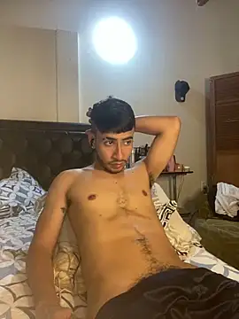 Snapshot of tom_thick chatting on December 19, 4:56 am tom thick online show from December 19, 4:56 am