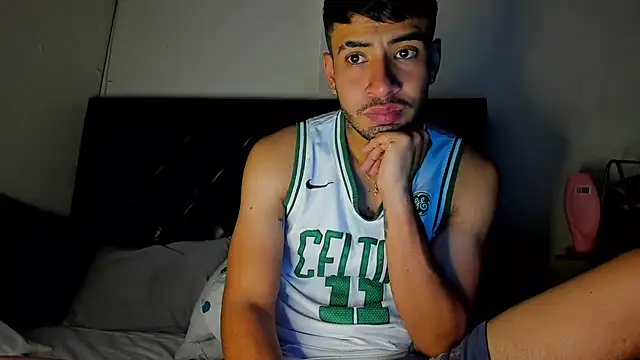 Snapshot of tom_thick chatting on March 10, 5:18 pm tom thick online show from March 10, 5:18 pm