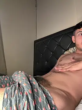 Snapshot of tom_thick chatting on March 12, 3:07 pm tom thick online show from March 12, 3:07 pm