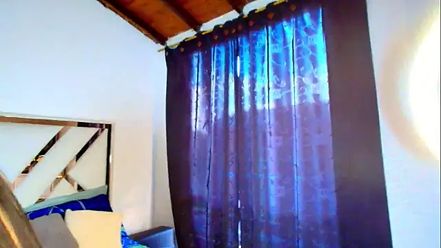 Snapshot of AlixLong chatting on November 8, 9:13 pm AlixLong online show from November 8, 9:13 pm