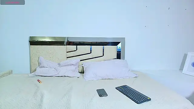 LaurenSnow online show from February 20, 3:30 pm