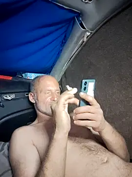 Snapshot of FloppyPickle4u chatting on February 4, 10:32 am FloppyPickle4u online show from February 4, 10:32 am