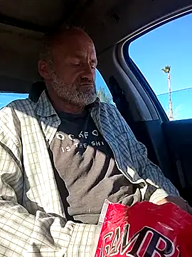 Snapshot of FloppyPickle4u chatting on February 20, 4:14 pm FloppyPickle4u online show from February 20, 4:14 pm