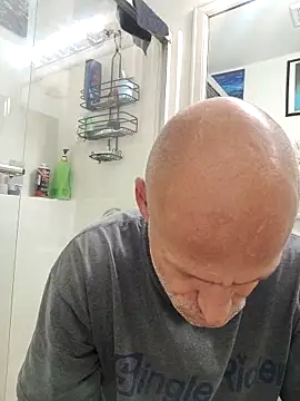 Snapshot of FloppyPickle4u chatting on February 25, 6:09 pm FloppyPickle4u online show from February 25, 6:09 pm