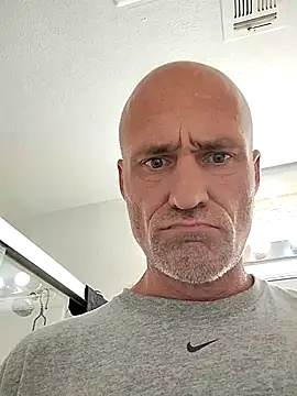 Snapshot of FloppyPickle4u chatting on February 26, 11:04 pm FloppyPickle4u online show from February 26, 11:04 pm