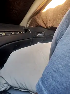 Snapshot of FloppyPickle4u chatting on March 11, 12:33 am FloppyPickle4u online show from March 11, 12:33 am