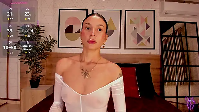 LunaRuso online show from November 1, 11:45 am