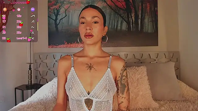 LunaRuso online show from February 1, 5:44 pm