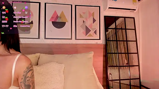 LunaRuso online show from March 9, 7:40 pm