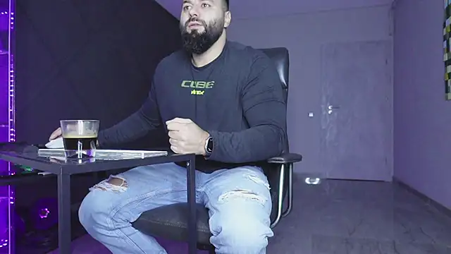 mattmasterss online show from December 14, 4:40 am