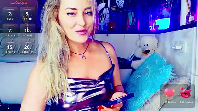  JuliaSpace  online show from October 22, 4:18 pm