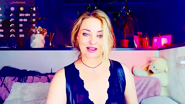 Snapshot of _JuliaSpace_ chatting on June 27, 6:46 pm JuliaSpace online show from June 27, 6:46 pm