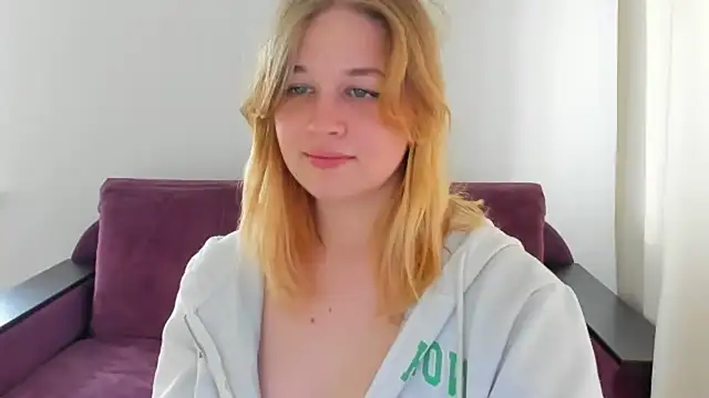 Snapshot of AlicePopsy chatting on June 2, 3:25 pm AlicePopsy online show from June 2, 3:25 pm