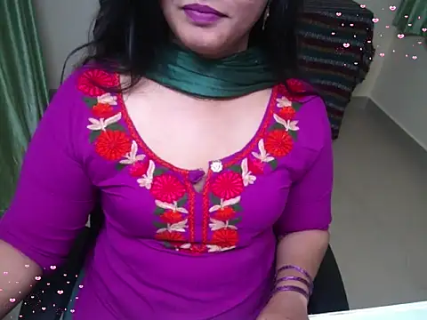 Snapshot of Arushisingh8888 chatting on October 25, 10:34 am Arushisingh8888 online show from October 25, 10:34 am