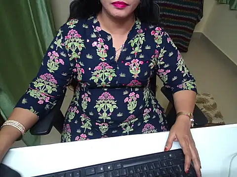 Snapshot of Arushisingh8888 chatting on November 3, 1:01 pm Arushisingh8888 online show from November 3, 1:01 pm