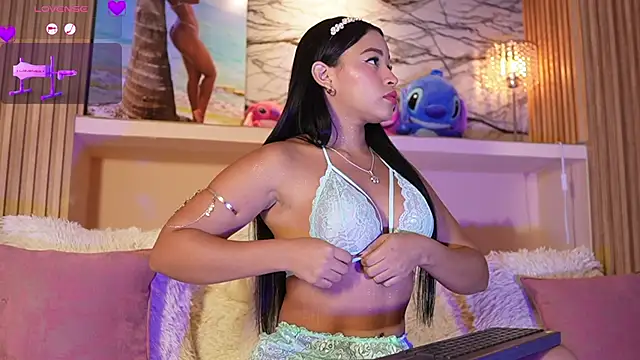 Snapshot of adri_crof chatting on November 4, 3:38 am adri crof online show from November 4, 3:38 am