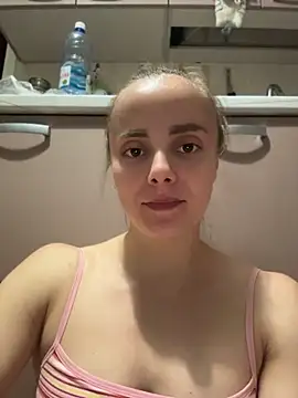 Snapshot of AlisaKissss chatting on June 13, 7:34 pm AlisaKissss online show from June 13, 7:34 pm