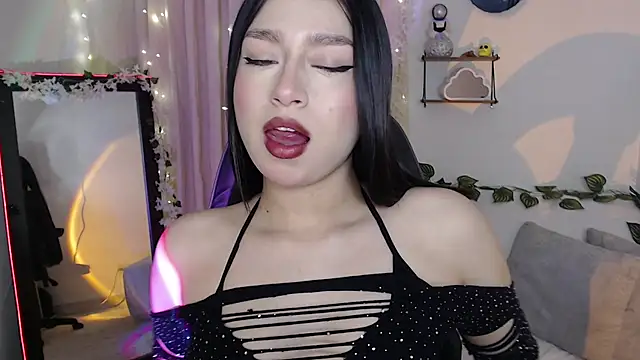 mily thomson b  online show from November 17, 10:59 pm