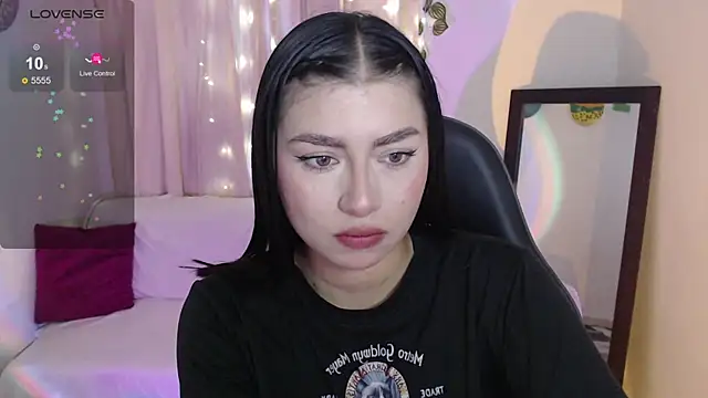 Snapshot of mily_thomson_b_ chatting on June 12, 10:52 pm mily thomson b online show from June 12, 10:52 pm