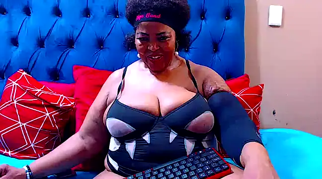 ebonycandy10 online show from March 17, 7:35 am