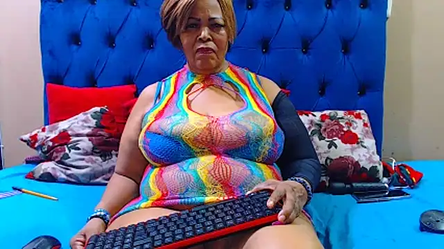 ebonycandy10 online show from April 25, 5:43 am