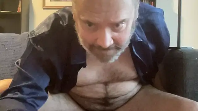 Snapshot of DaddyBob55@xh chatting on October 19, 7:25 pm DaddyBob55xh online show from October 19, 7:25 pm