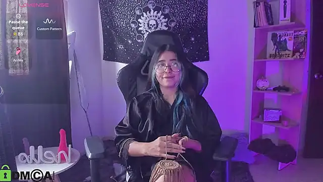 sweetcoralinee online show from March 17, 3:48 pm