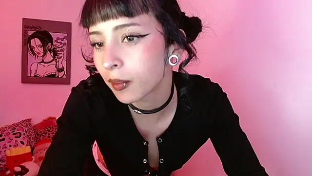 Snapshot of Kind_Scarlett chatting on February 22, 10:30 pm Kind Scarlett online show from February 22, 10:30 pm