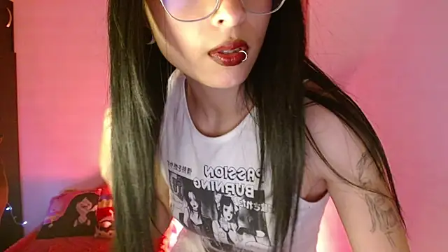 Snapshot of Kind_Scarlett chatting on April 26, 3:48 am Kind Scarlett online show from April 26, 3:48 am