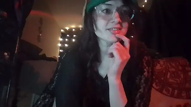 Snapshot of EyaDivine1 chatting on December 19, 4:23 am EyaDivine1 online show from December 19, 4:23 am