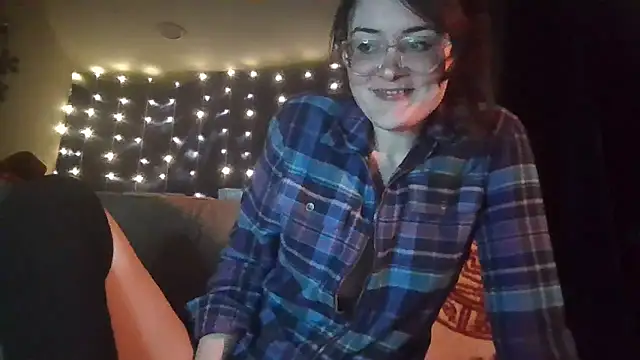 Snapshot of EyaDivine1 chatting on December 29, 4:27 am EyaDivine1 online show from December 29, 4:27 am