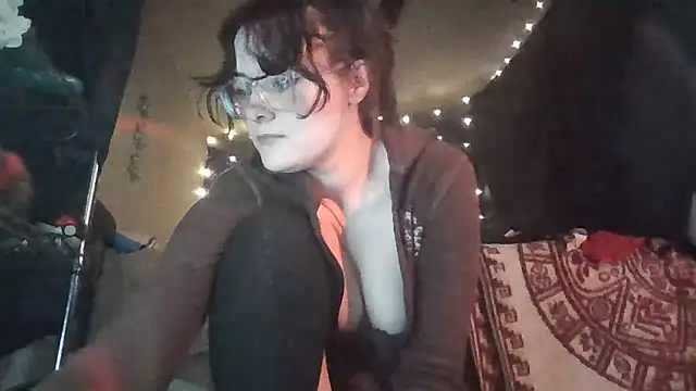 Snapshot of EyaDivine1 chatting on January 19, 9:45 pm EyaDivine1 online show from January 19, 9:45 pm