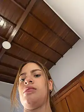 Snapshot of emiss_ chatting on July 1, 1:56 pm emiss online show from July 1, 1:56 pm