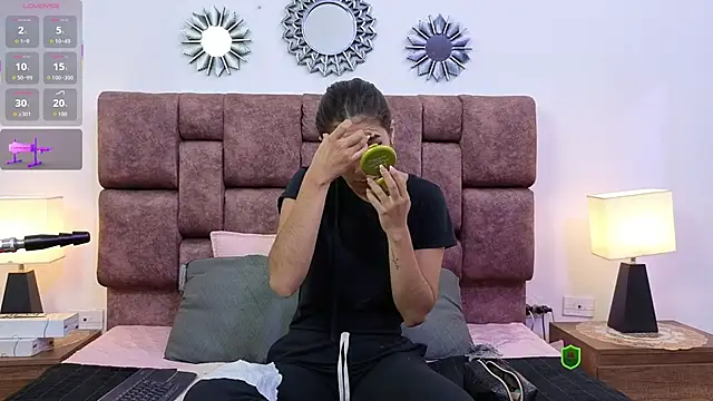 Snapshot of MontVta chatting on December 2, 12:10 pm MontVta online show from December 2, 12:10 pm