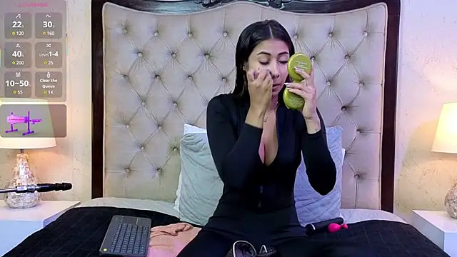 Snapshot of MontVta chatting on December 5, 12:14 pm MontVta online show from December 5, 12:14 pm