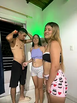 Snapshot of royalgirls_x chatting on October 7, 1:14 am royalgirls x online show from October 7, 1:14 am