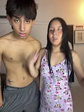 Snapshot of royalgirls_x chatting on November 3, 11:15 pm royalgirls x online show from November 3, 11:15 pm