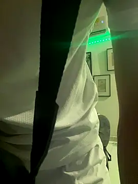 Snapshot of royalgirls_x chatting on November 14, 1:26 am royalgirls x online show from November 14, 1:26 am