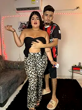 Snapshot of royalgirls_x chatting on November 21, 1:26 am royalgirls x online show from November 21, 1:26 am