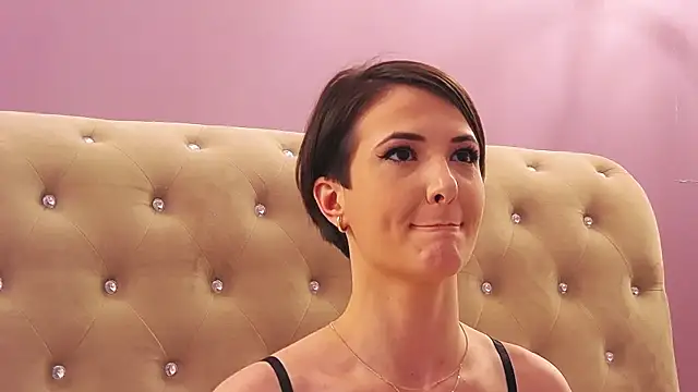 Snapshot of BrianaKennedi chatting on January 3, 8:10 am BrianaKennedi online show from January 3, 8:10 am