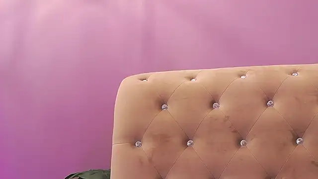 Snapshot of BrianaKennedi chatting on March 6, 10:20 am BrianaKennedi online show from March 6, 10:20 am