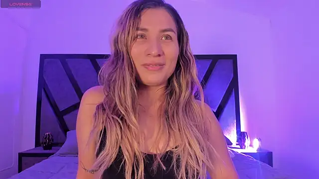 Snapshot of CamilaPreston chatting on May 9, 7:24 am CamilaPreston online show from May 9, 7:24 am