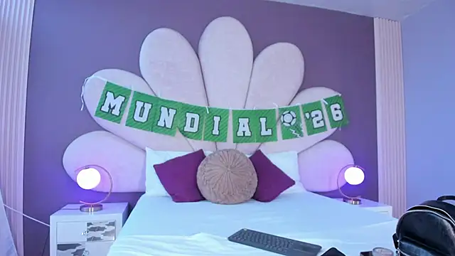 PaulinaDuarte online show from June 19, 1:04 pm
