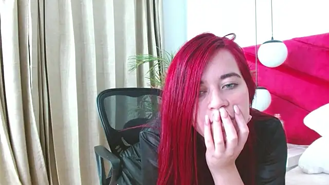 Snapshot of Sophie_ponce chatting on May 13, 12:24 pm Sophie ponce online show from May 13, 12:24 pm