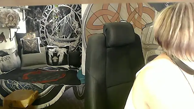 Snapshot of TittenMichelle chatting on May 21, 6:48 pm TittenMichelle online show from May 21, 6:48 pm