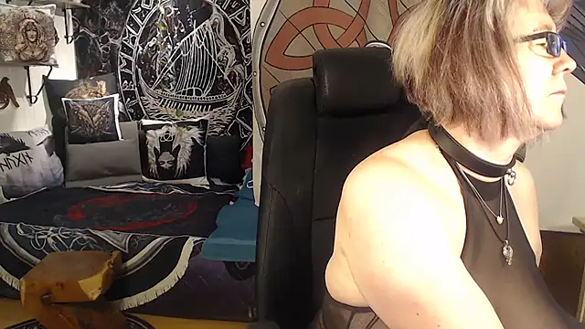 Snapshot of TittenMichelle chatting on June 14, 3:52 am TittenMichelle online show from June 14, 3:52 am