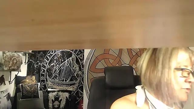 Snapshot of TittenMichelle chatting on July 6, 4:42 pm TittenMichelle online show from July 6, 4:42 pm