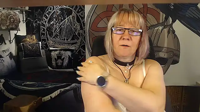 Snapshot of TittenMichelle chatting on July 7, 6:16 am TittenMichelle online show from July 7, 6:16 am