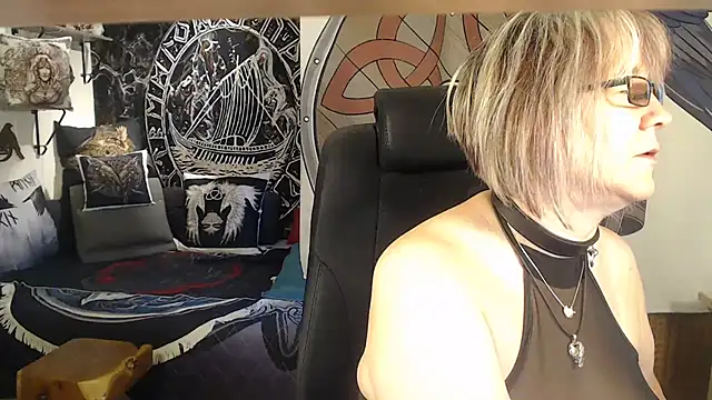 Snapshot of TittenMichelle chatting on July 12, 3:52 am TittenMichelle online show from July 12, 3:52 am
