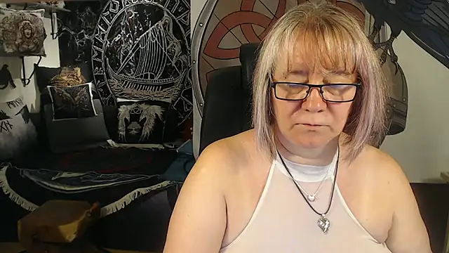 Snapshot of TittenMichelle chatting on July 24, 6:28 pm TittenMichelle online show from July 24, 6:28 pm